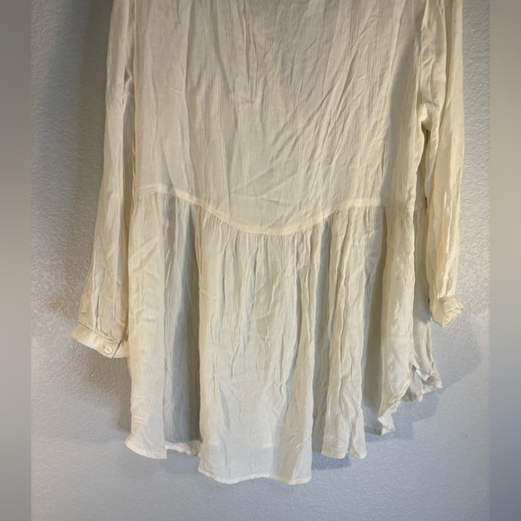 URBAN OUTFITTERS Bohemian Cream Sheer Top w Ruffle Bottom & V-neck & Side Slit🤍 - Picture 6 of 9